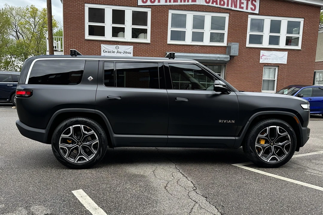 2022 Rivian R1S - Image 3 of 31