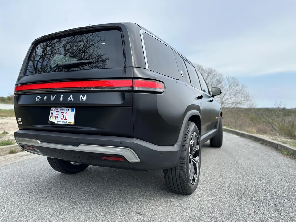 2022 Rivian R1S - Image 11 of 31