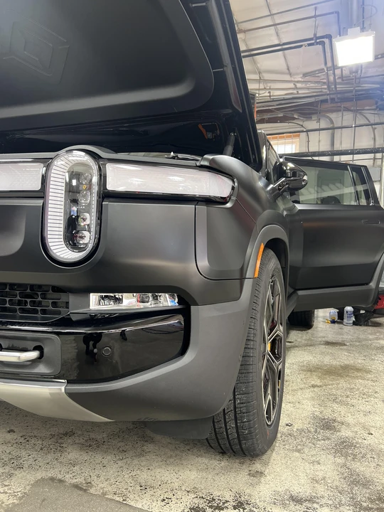 2022 Rivian R1S - Image 17 of 31