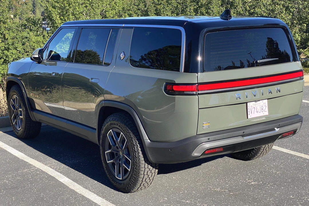2022 Rivian R1S - Image 4 of 9
