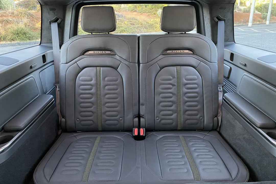 2022 Rivian R1S - Image 8 of 9