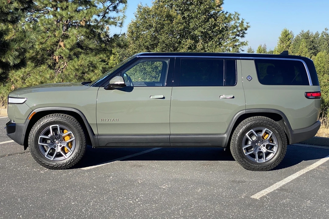 2022 Rivian R1S - Image 3 of 9