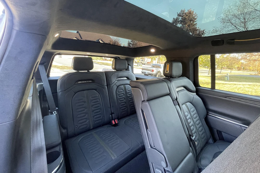 2022 Rivian R1S - Image 19 of 31
