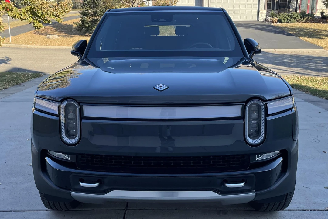 2022 Rivian R1S - Image 2 of 31