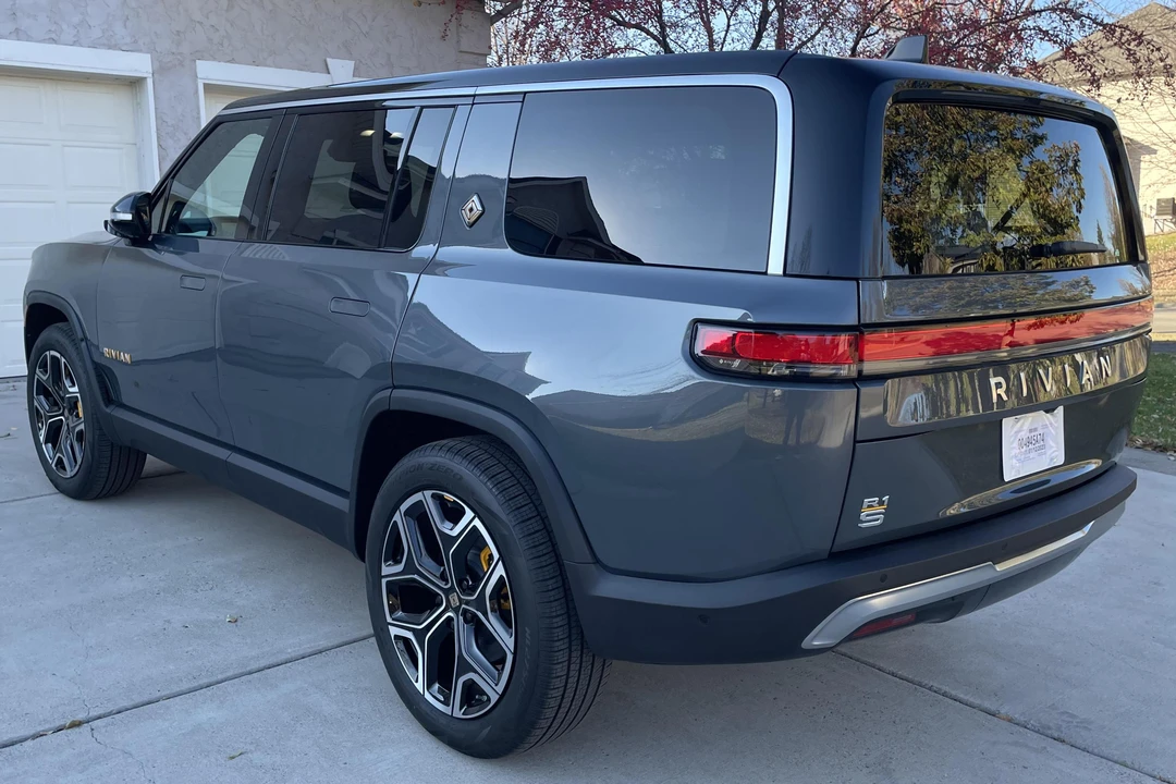 2022 Rivian R1S - Image 4 of 31
