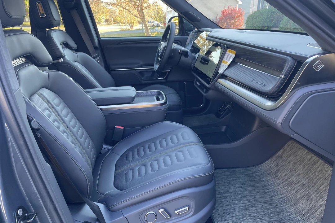 2022 Rivian R1S - Image 18 of 31