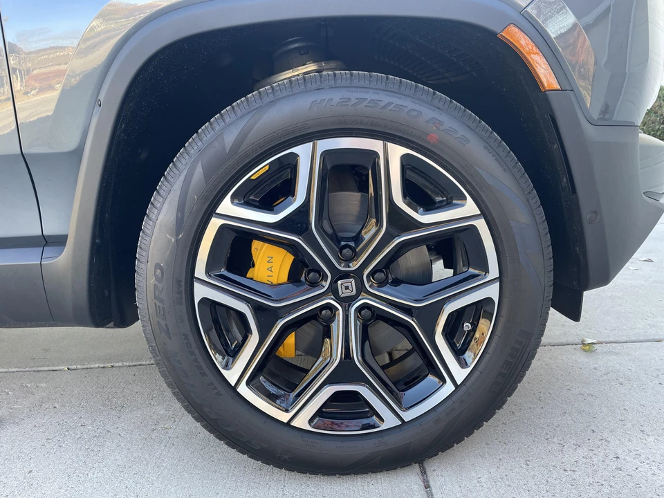 2022 Rivian R1S - Image 16 of 31