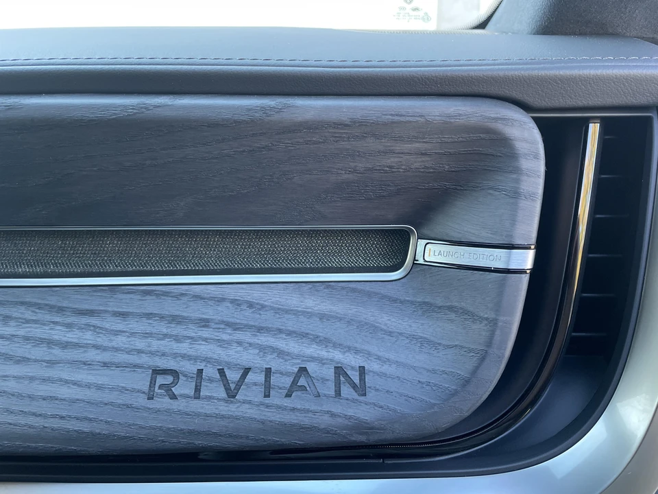 2022 Rivian R1S - Image 30 of 31