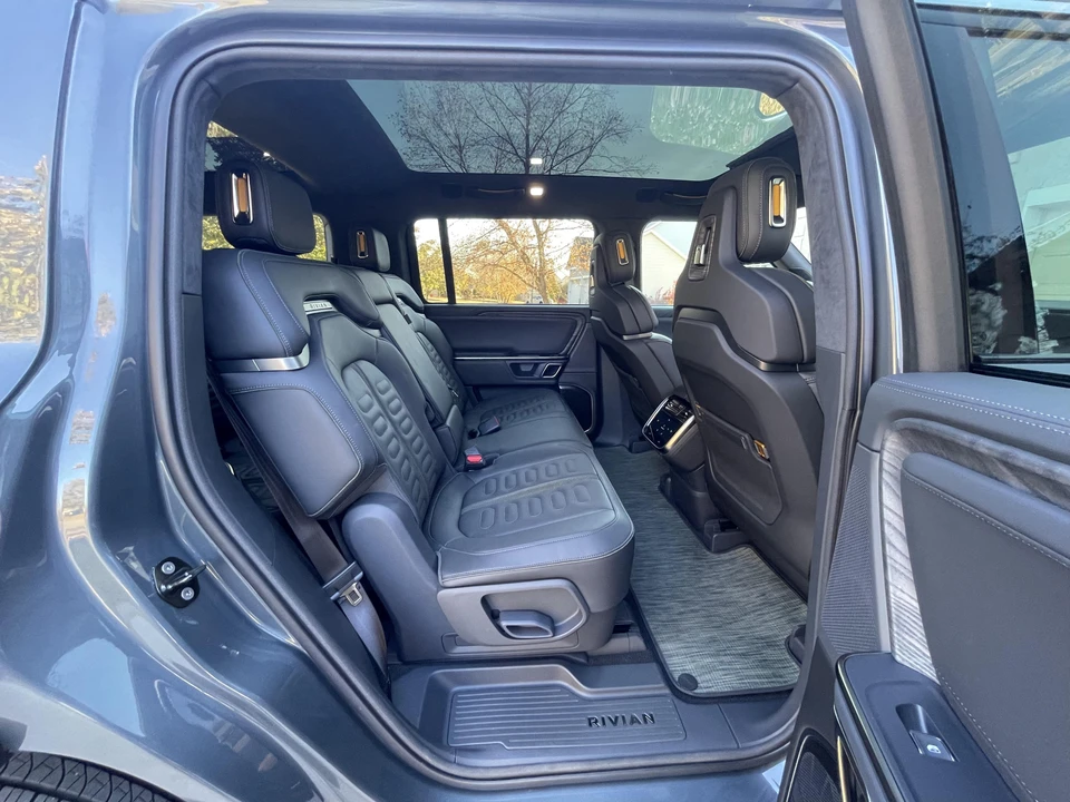 2022 Rivian R1S - Image 22 of 31