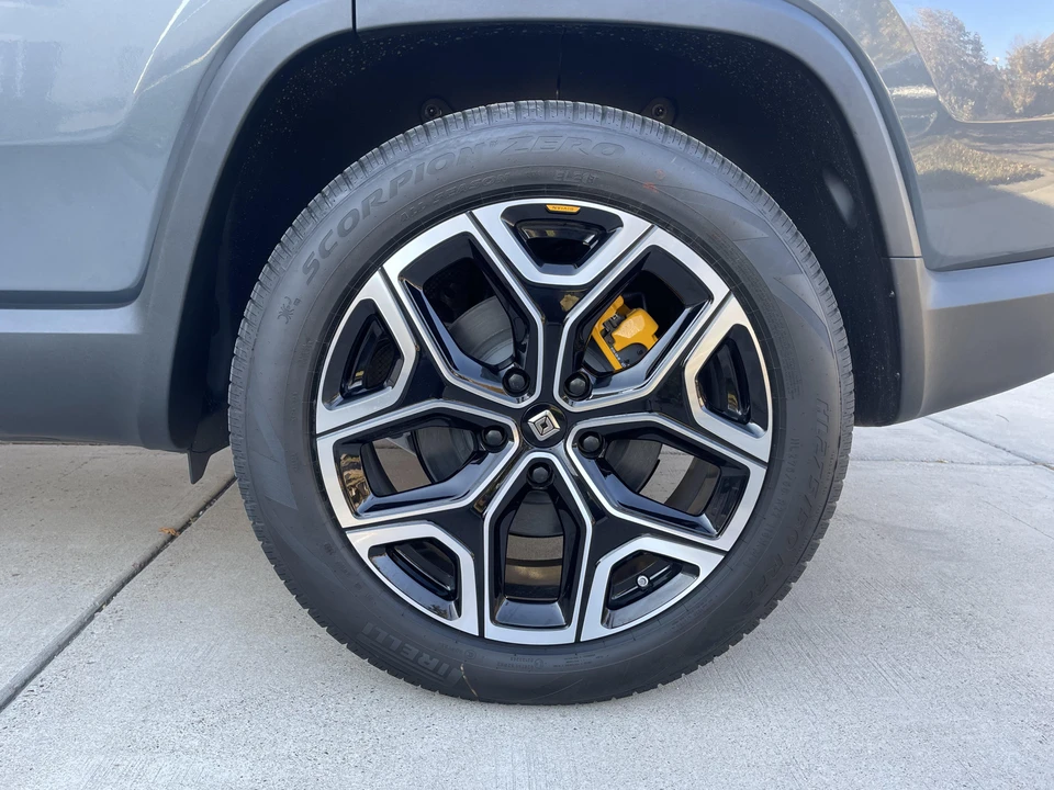 2022 Rivian R1S - Image 14 of 31