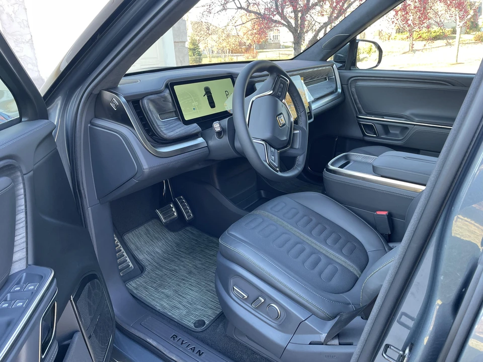 2022 Rivian R1S - Image 28 of 31