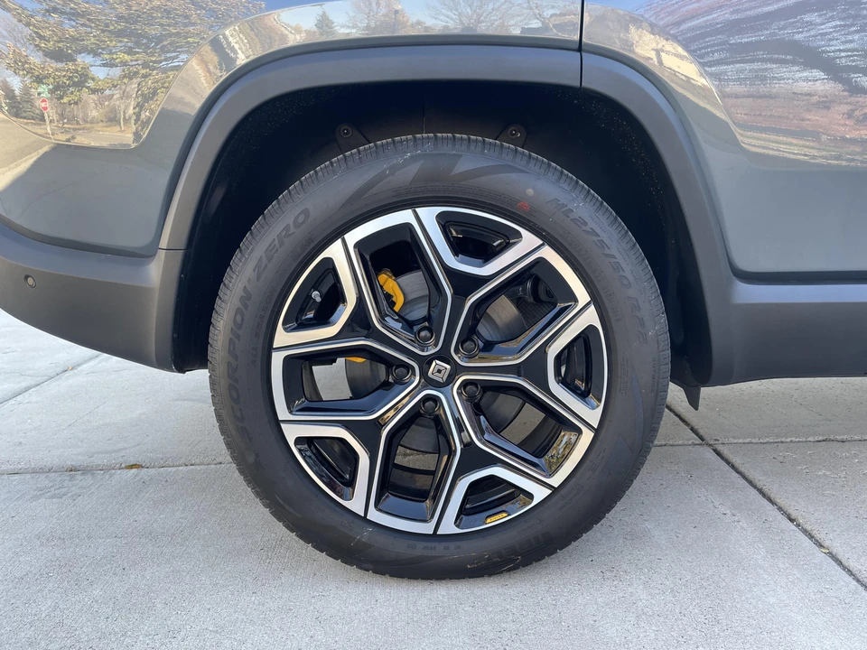 2022 Rivian R1S - Image 15 of 31