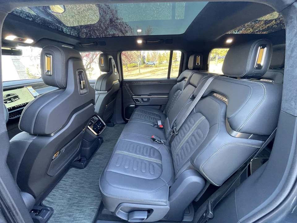 2022 Rivian R1S - Image 23 of 31
