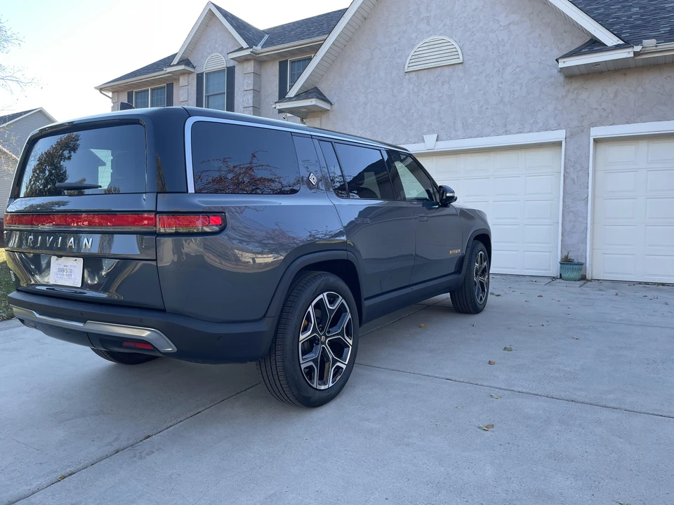 2022 Rivian R1S - Image 9 of 31