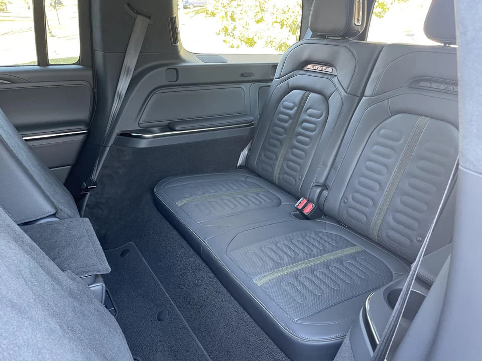 2022 Rivian R1S - Image 25 of 31