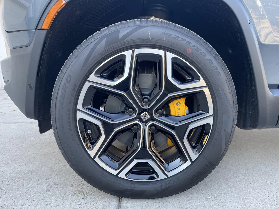 2022 Rivian R1S - Image 13 of 31