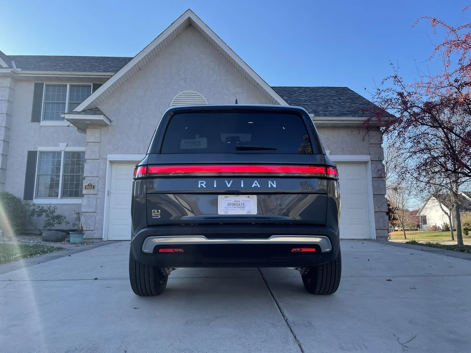 2022 Rivian R1S - Image 8 of 31