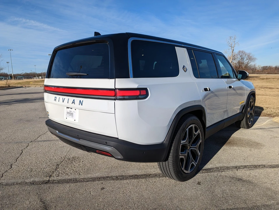 2022 Rivian R1S - Image 14 of 31