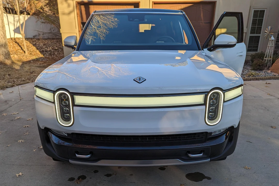 2022 Rivian R1S - Image 6 of 31