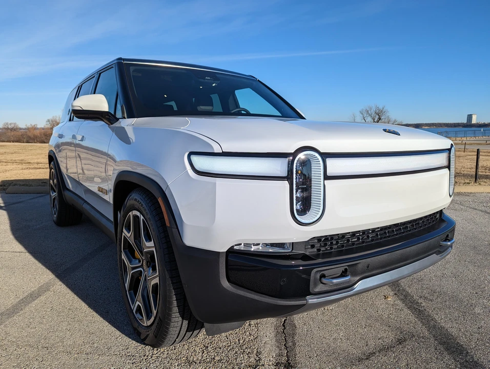 2022 Rivian R1S - Image 21 of 31
