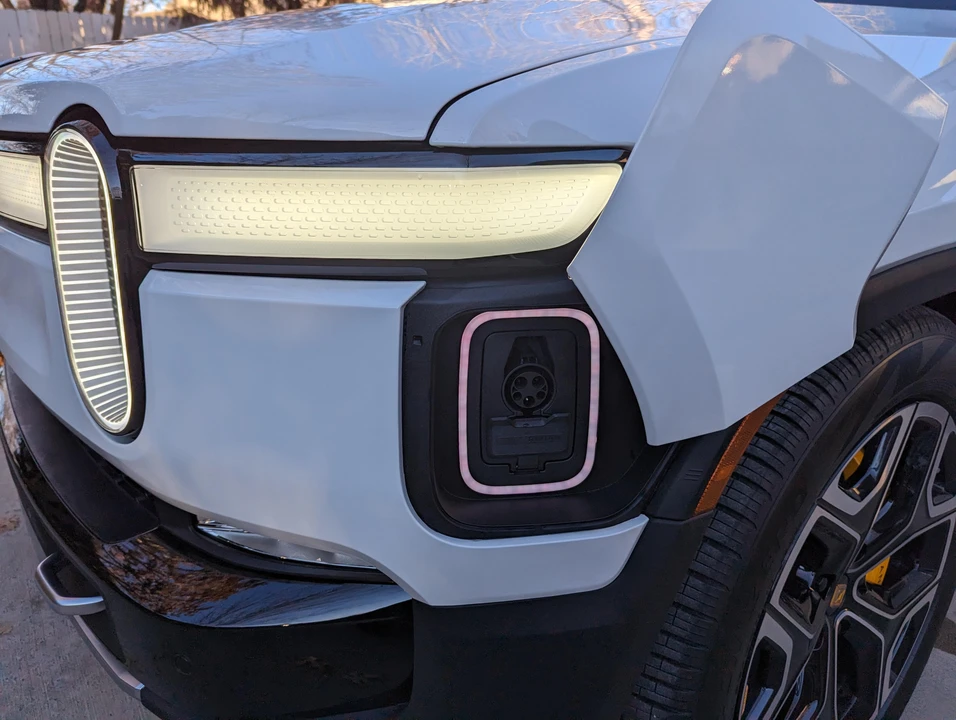 2022 Rivian R1S - Image 30 of 31
