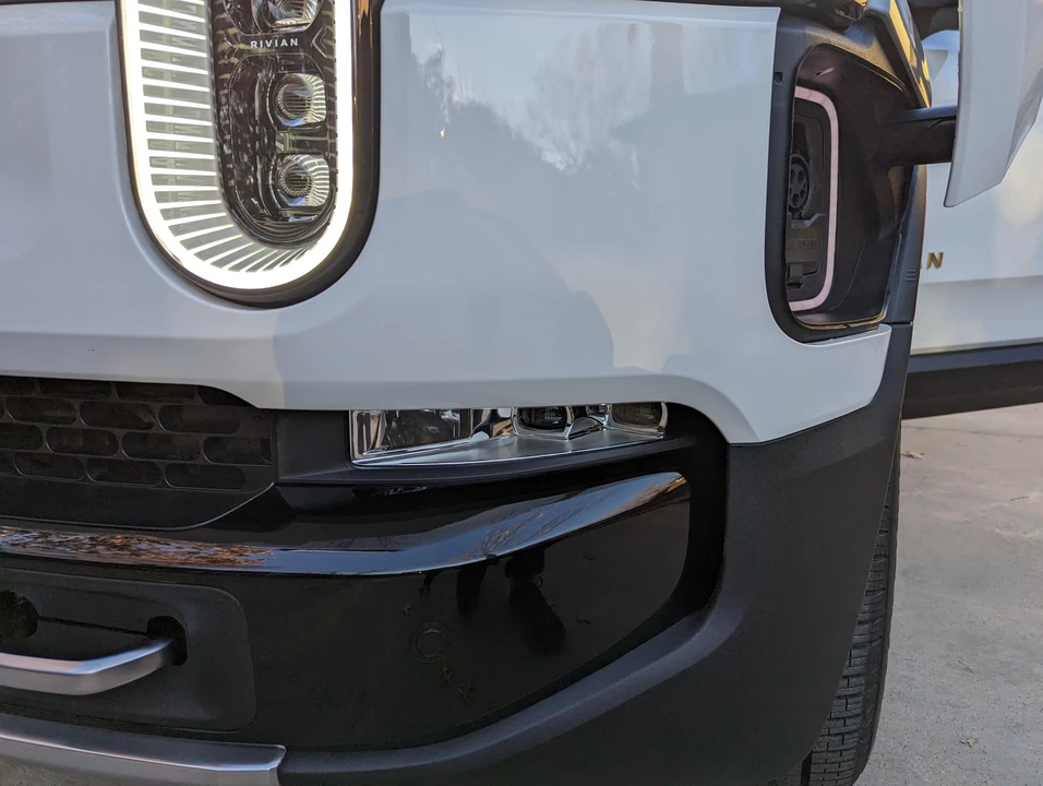2022 Rivian R1S - Image 27 of 31