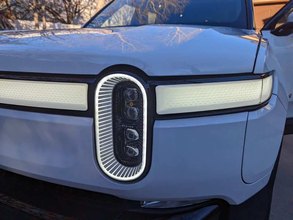 2022 Rivian R1S - Image 26 of 31