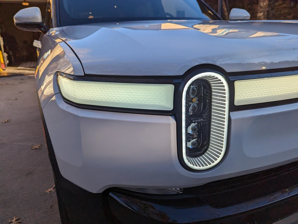 2022 Rivian R1S - Image 23 of 31