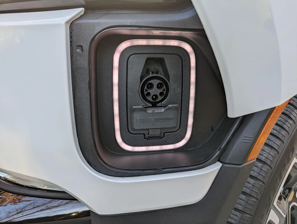 2022 Rivian R1S - Image 31 of 31