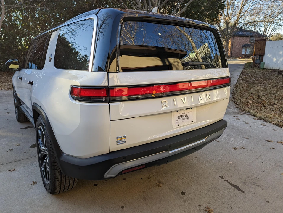 2022 Rivian R1S - Image 12 of 31