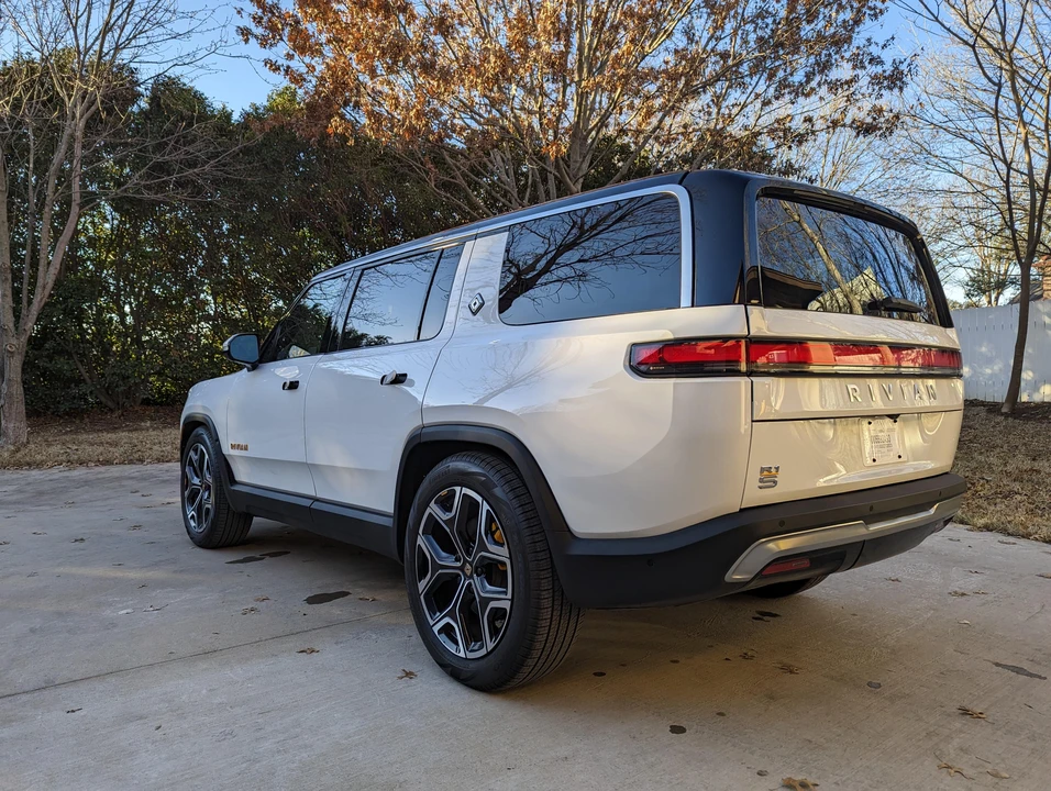 2022 Rivian R1S - Image 11 of 31