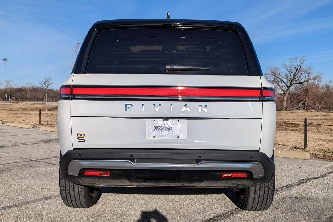 2022 Rivian R1S - Image 5 of 31