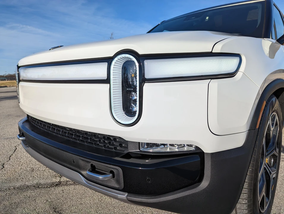 2022 Rivian R1S - Image 29 of 31