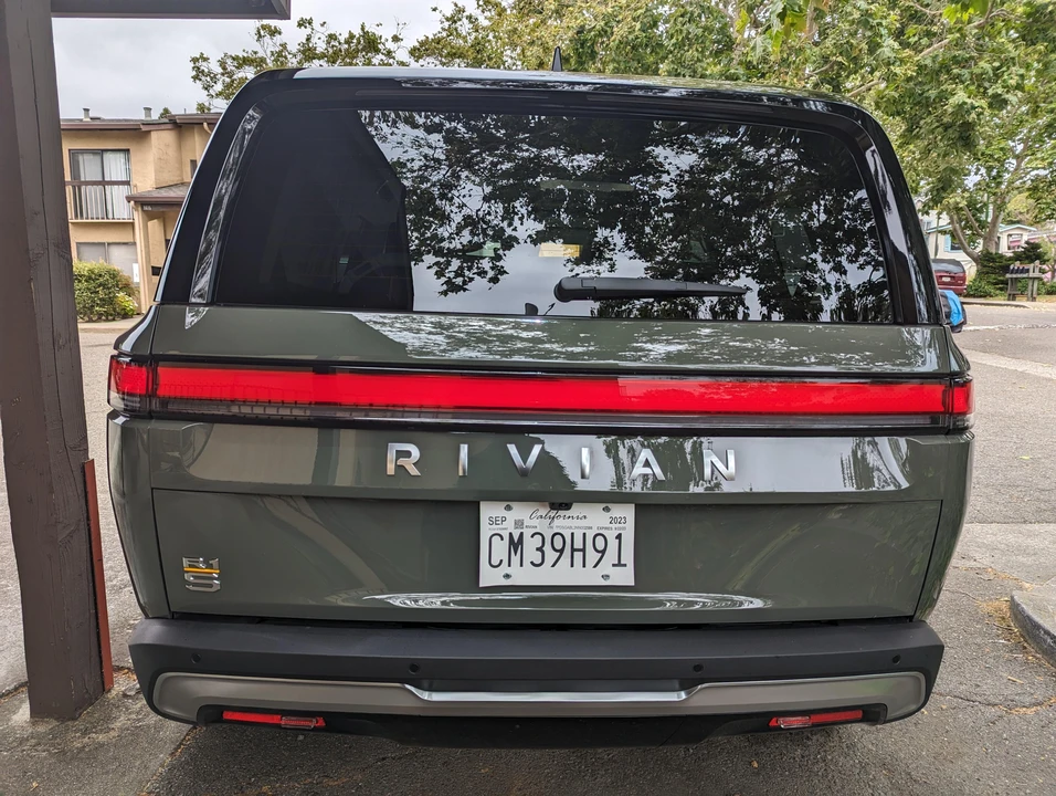 2022 Rivian R1S - Image 16 of 31