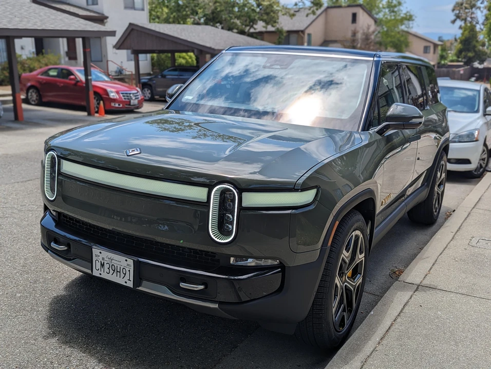 2022 Rivian R1S - Image 9 of 31