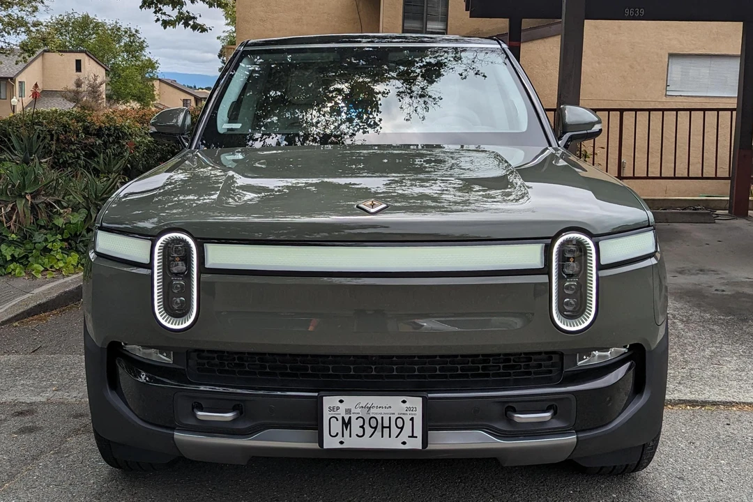 2022 Rivian R1S - Image 2 of 31