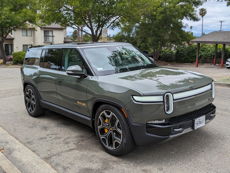 2022 Rivian R1S - Image 21 of 31