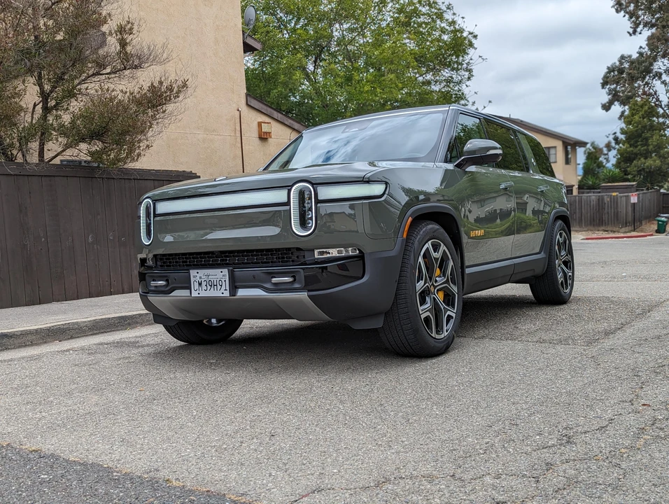 2022 Rivian R1S - Image 10 of 31