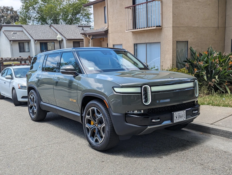 2022 Rivian R1S - Image 25 of 31