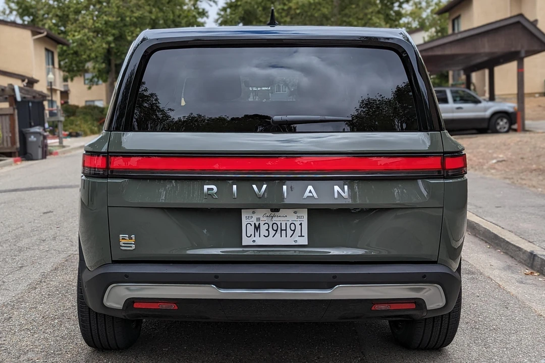 2022 Rivian R1S - Image 5 of 31