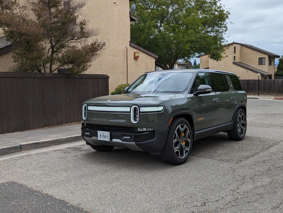 2022 Rivian R1S - Image 11 of 31
