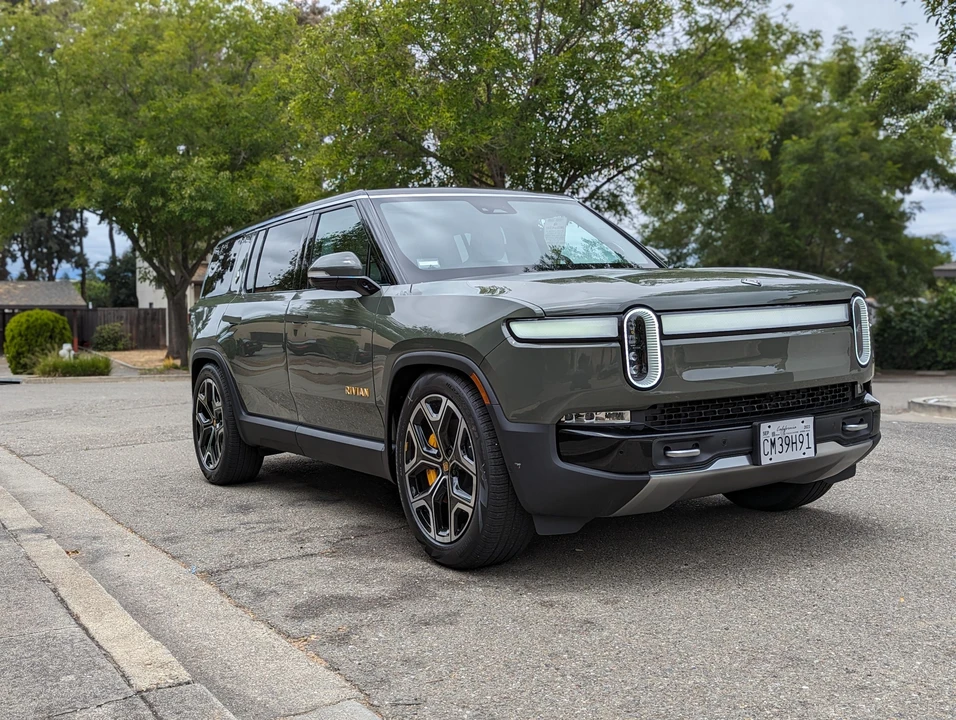 2022 Rivian R1S - Image 23 of 31