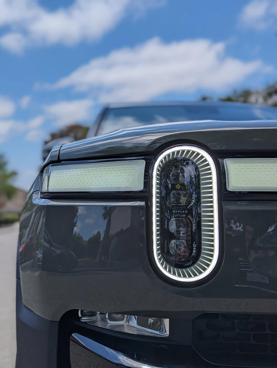 2022 Rivian R1S - Image 26 of 31