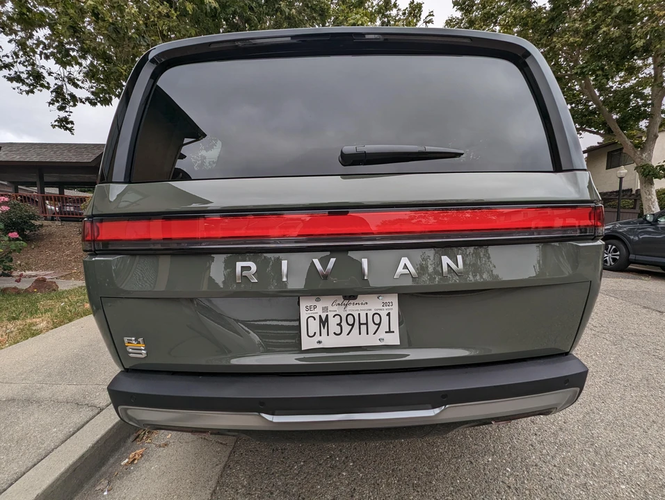 2022 Rivian R1S - Image 17 of 31