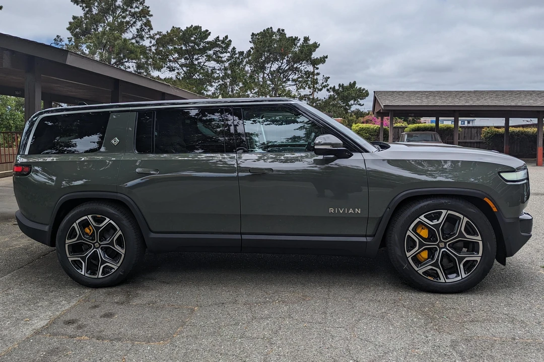 2022 Rivian R1S - Image 3 of 31