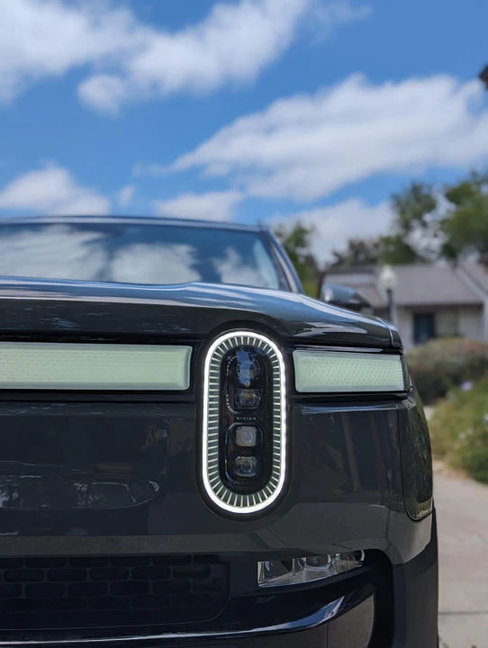 2022 Rivian R1S - Image 29 of 31