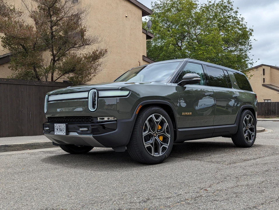 2022 Rivian R1S - Image 13 of 31