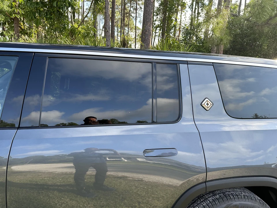 2022 Rivian R1S - Image 22 of 31