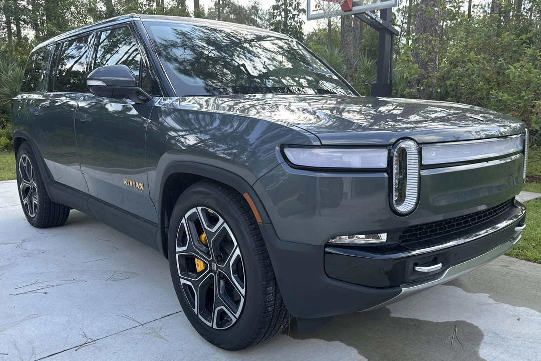 2022 Rivian R1S - Image 3 of 31