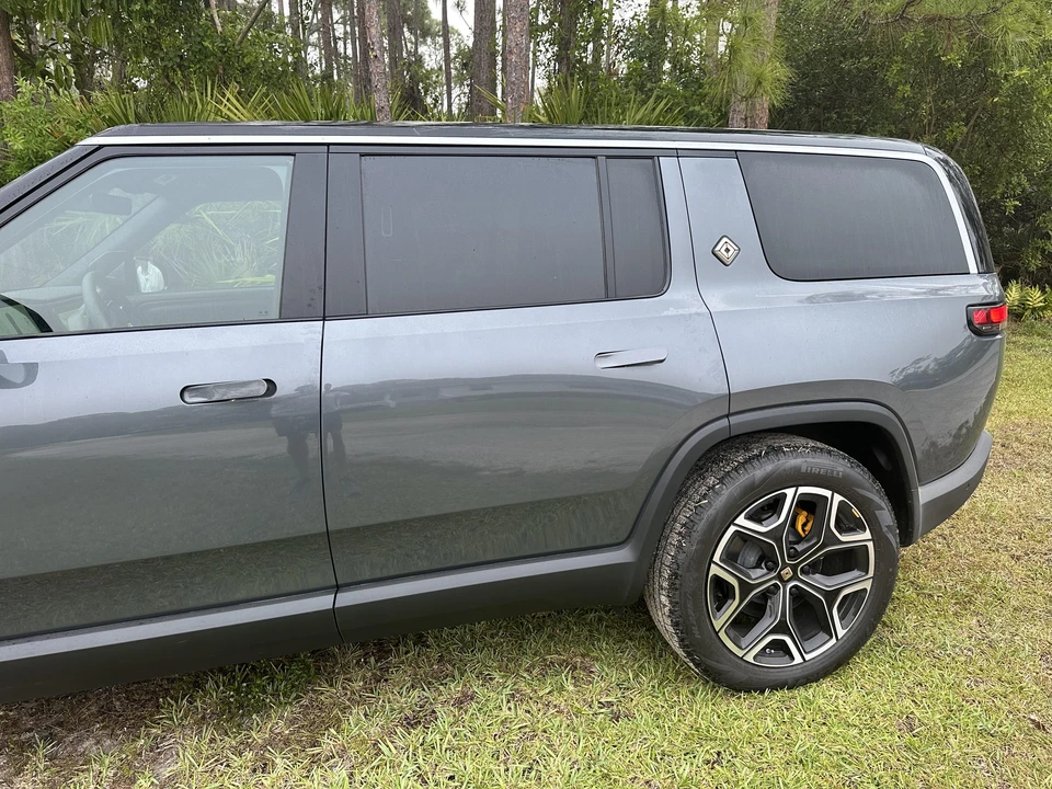 2022 Rivian R1S - Image 21 of 31
